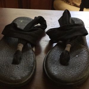 Sanuk yoga sandals
